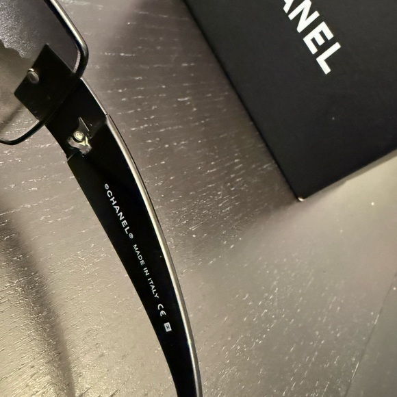 Vintage Chanel Aviator shield sunglasses - Picture 5 of 7
